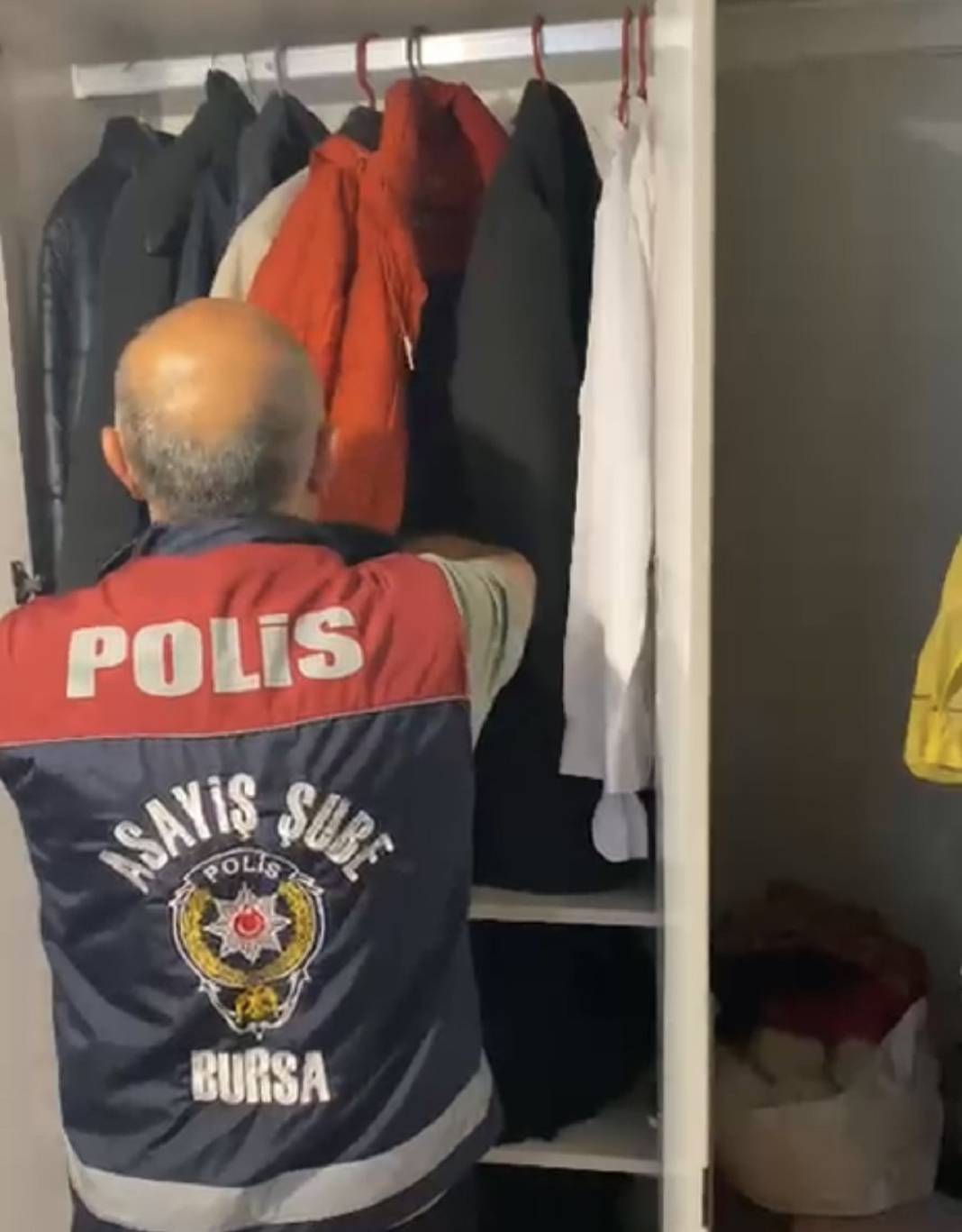 İnanılmaz olay! Sahte polisler yaşlı çifte 7 ev sattırdı: Konya'da kıskıvrak yakalandılar 3
